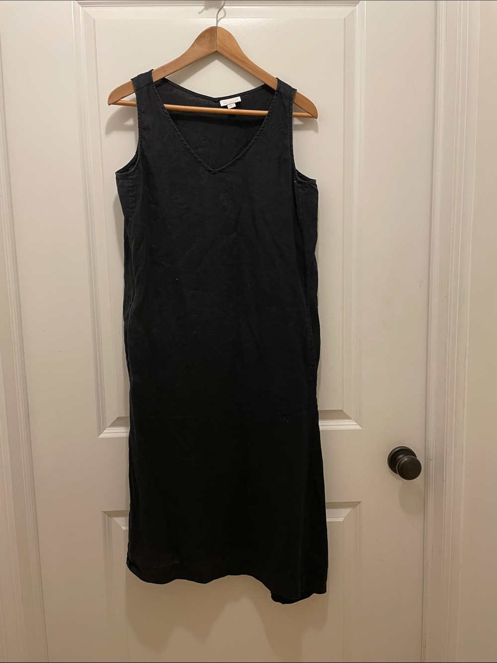 Classic Black Sleeveless V-Neck Midi Dress
